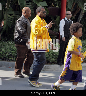 Ice Cube arrive pour le premier match de la NBA, Championnat National entre l'A.L. Lakers et Orlando Magic à Banque D'Images