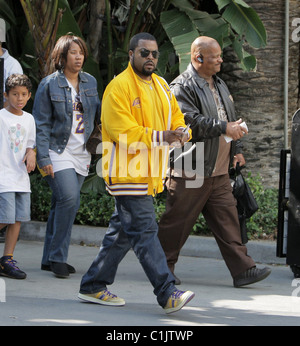 Ice Cube arrive pour le premier match de la NBA, Championnat National entre l'A.L. Lakers et Orlando Magic à Banque D'Images