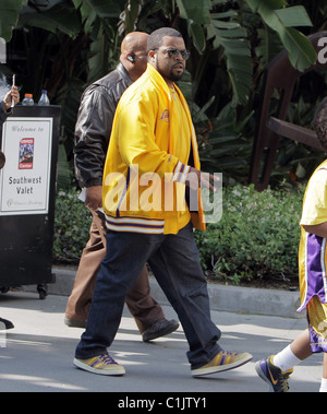 Ice Cube arrive pour le premier match de la NBA, Championnat National entre l'A.L. Lakers et Orlando Magic à Banque D'Images