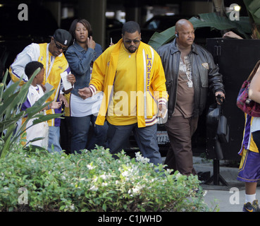 Ice Cube arrive pour le premier match de la NBA, Championnat National entre l'A.L. Lakers et Orlando Magic à Banque D'Images