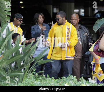 Ice Cube arrive pour le premier match de la NBA, Championnat National entre l'A.L. Lakers et Orlando Magic à Banque D'Images