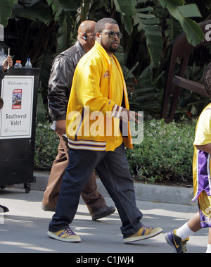 Ice Cube arrive pour le premier match de la NBA, Championnat National entre l'A.L. Lakers et Orlando Magic à Banque D'Images