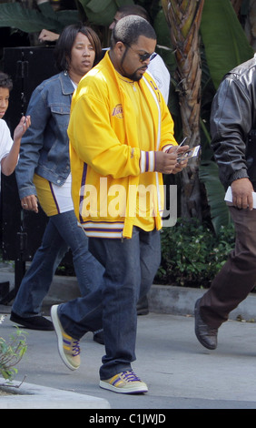 Ice Cube arrive pour le premier match de la NBA, Championnat National entre l'A.L. Lakers et Orlando Magic à Banque D'Images