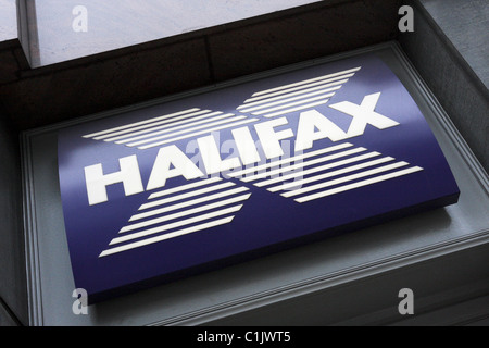 Halifax bank marque signe, situé dans Moorgate, ville de Londres, en Angleterre. Banque D'Images