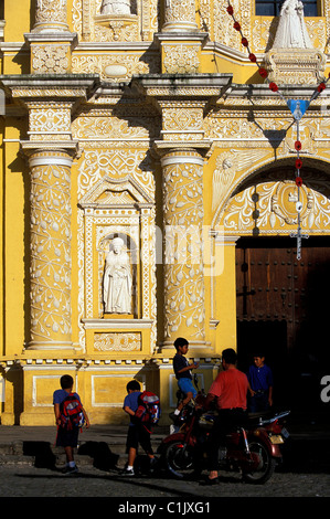 Guatemala, Cordillère centrale, Sacatepequez Department, Antigua, classée au Patrimoine Mondial de l'UNESCO, l'église Baroque de La Merced Banque D'Images