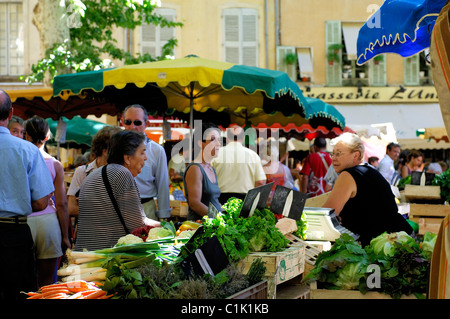 France, Bouches du Rhone, Aix en Provence, marché de fruits et légumes place Richelme Banque D'Images