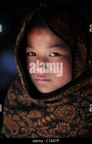 Jeune fille népalaise dans un Himalaya au Népal Banque D'Images