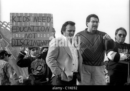 Mexican American Political Association MAPA manifestants en mars pour l'égalité de représentation de Dinuba sur la commission scolaire. Banque D'Images