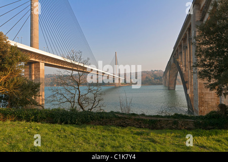 Les ponts pont de l'Iroise ( pont de Plougastel) à gauche et le pont Albert Louppe (à droite), Brest, Bretagne, France, Banque D'Images