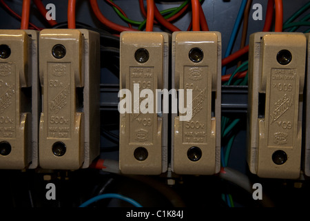 Le fusible du secteur de l'électricité, l'ancien type, céramique platine   connecteurs internes Banque D'Images