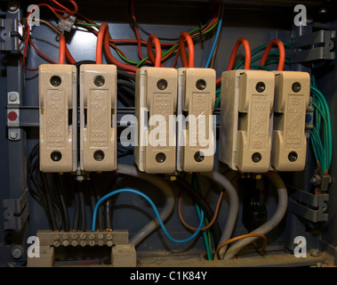 Le fusible du secteur de l'électricité, l'ancien type, céramique platine   connecteurs internes Banque D'Images