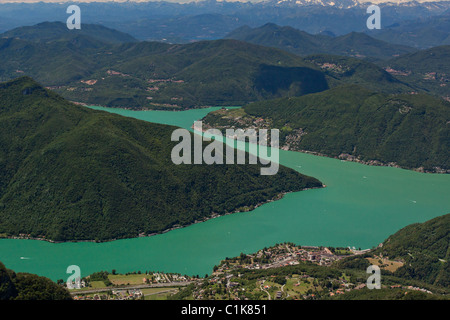 Vue depuis le Monte Generoso à Lugano et son lac en Suisse Banque D'Images