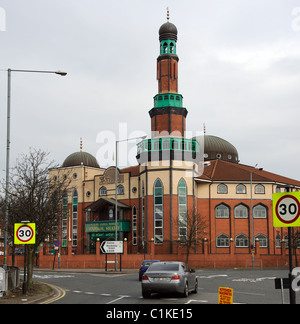 La Mosquée Jamia centrale Ghamkol Sharif immeuble sur Golden Hillock Road à Small Heath Birmingham England UK un bâtiment de trois étages Banque D'Images