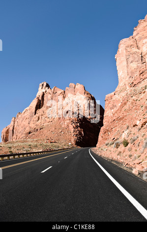 L'autoroute 89, Navajo Indian Reservation, Navajo Comté, Arizona, USA Banque D'Images