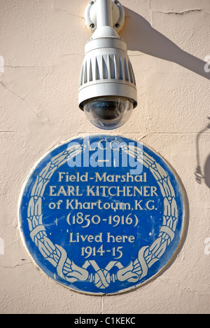 Blue plaque marquant l'ancienne résidence du maréchal Earl Kitchener de Khartoum, à Carlton Gardens, Londres, Angleterre Banque D'Images