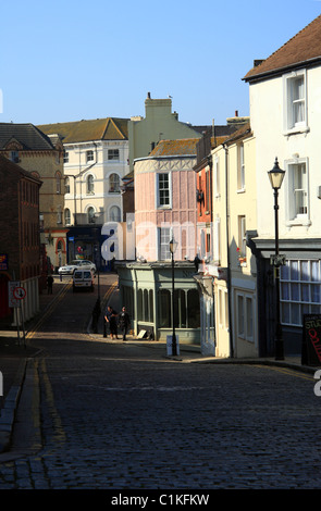 Vue vers le bas de la rue bayle bayle, folkestone Kent, Angleterre, Royaume-Uni, Europe Banque D'Images