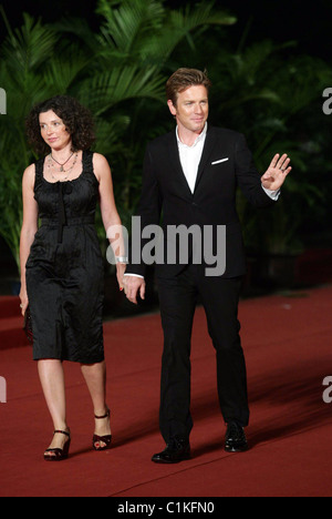 Ewan McGregor et son épouse Eve Mavrakis assister à la cérémonie de clôture du 12ème Festival International du Film de Shanghai pour leur Banque D'Images