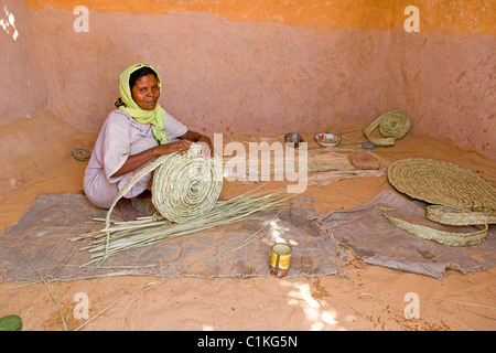 Soudan, bédouins sur la piste de Dongola à Solbe à travers le désert de Nubie (Sahara oriental) Haute Nubie Ash-Shamaliya province Banque D'Images