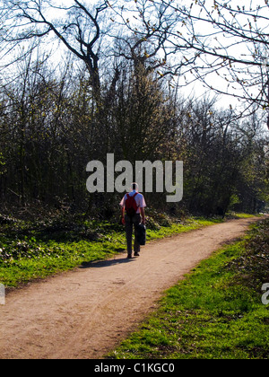 Paris, France, Man Promenading in 'bois de Vincennes', French Urban Park, Spring, biodiversité, path, woodland france Banque D'Images