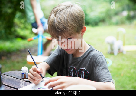 La peinture en plein air garçon Banque D'Images