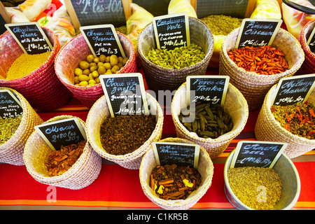 Les épices au marché, Carcassonne, Aude, Languedoc-Roussillon, France Banque D'Images