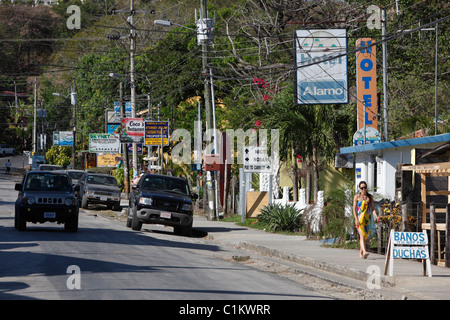 La rue principale de Samara, Péninsule de Nicoya, Costa Rica Banque D'Images