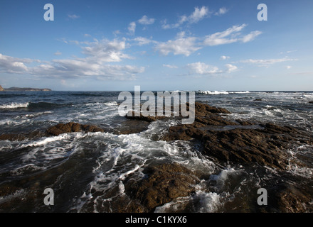 La côte rocheuse, Samara, Péninsule de Nicoya, Costa Rica Banque D'Images