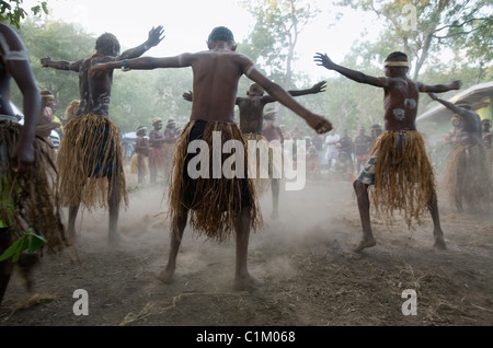 Lockhart River dance troupe d'effectuer au Festival de danse autochtones Laura. Laura, Queensland, Australie Banque D'Images