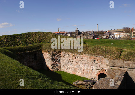 Canon et le mur des fortifications, ville frontière Banque D'Images