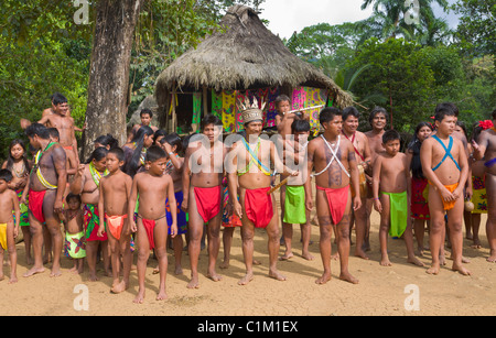 Les villageois de l'autochtone embera tribu, Village, Panama Banque D'Images