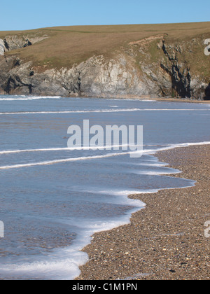 Falaises autour de baie de Holywell, Cornwall, UK Banque D'Images