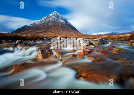 Couvert de neige Buachaiille Etive Mor et la rivière Coupall Rannoch moor Glen Coe Scottish Highlands Scotland UK GB Europe Banque D'Images