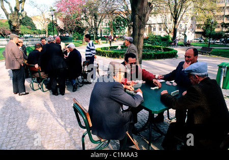 Portugal, Lisbonne, Bairro Alto, domino joueurs sur Real Banque D'Images