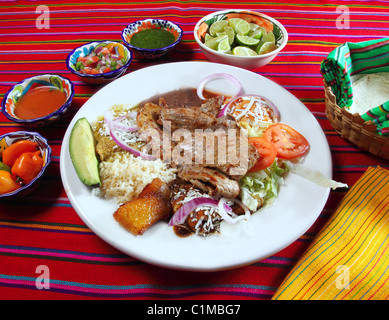 Filet de bœuf grillé assortiment plat mexicain et les tortillas sauce chili Banque D'Images