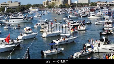 Foule avec des bateaux au centre-ville de Tampa Festival Pirate Gasparilla Banque D'Images