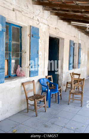 Chaises sur véranda à Chypre Banque D'Images