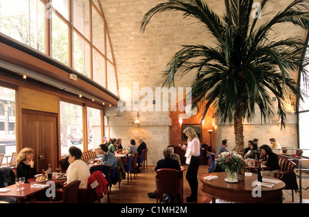 France, Paris, l'Estaminet, café sous le Viaduc des Arts, d'art et ateliers d'artisanat, des cafés et restaurants sur une ancienne emprise ferroviaire Banque D'Images