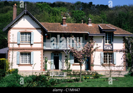 France Seine Maritime Pays de Caux Cote d'Albatre Etretat sur les pieds de l'écrivain français Guy de Maupassant La Guillette ancien Banque D'Images