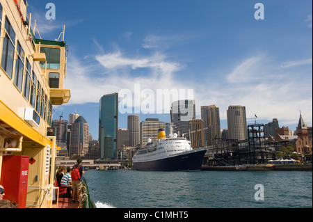 Circular Quay à Sydney à bord d'un traversier de Port Banque D'Images