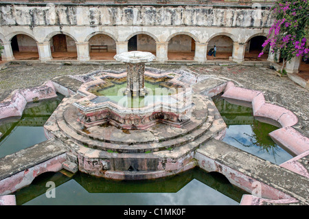 La Cordillère Centrale Guatemala Antigua Ministère Sacatepequez inscrite au Patrimoine Mondial de l'UNESCO Fuente de los peces (poissons Banque D'Images