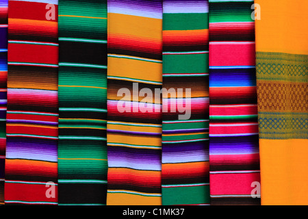 Sarape mexicain motif coloré tissu texture background Banque D'Images