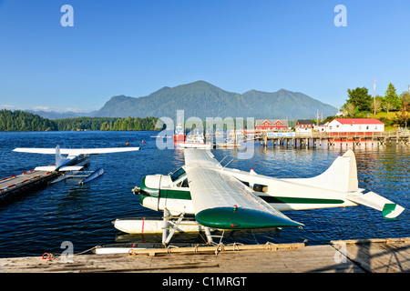 Les hydravions à quai à Tofino, sur la côte Pacifique de la Colombie-Britannique, Canada Banque D'Images