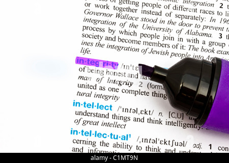 Le mot ''intégrité' mis en évidence dans un dictionnaire Banque D'Images