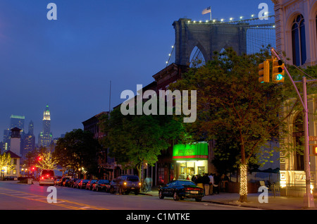 United States, New York City, Brooklyn, Grimaldi's Pizzeria sous le pont de Brooklyn Banque D'Images