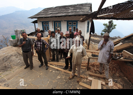 Les hommes dans l'Himalaya népalais au Népal Banque D'Images