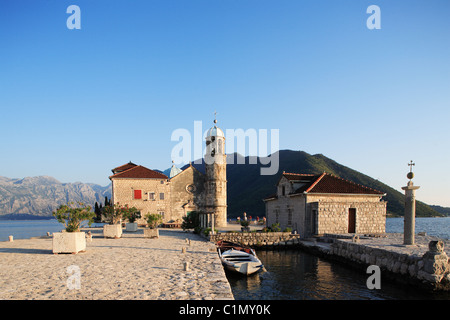 Le Monténégro, la côte Adriatique, en face de la baie de Kotor, Perast, village de Skrpjel Skrpelja (île) Banque D'Images
