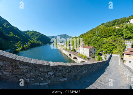 Vue fisheye de Ponte del Diavolo, Lucques Banque D'Images