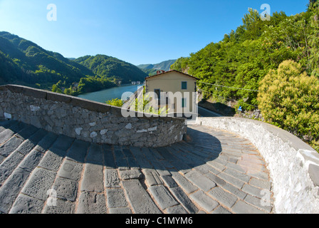 Vue fisheye de Ponte del Diavolo, Lucques Banque D'Images