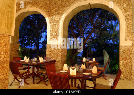 L'île de Lamu, Kenya Lamu ville classée au Patrimoine Mondial par l'UNESCO le restaurant Jardin Boutique réalisé par le chef français Banque D'Images