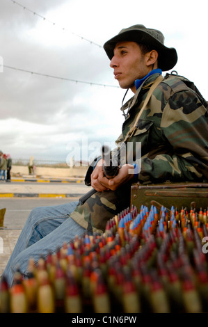Soldat rebelle repose entre les batailles Banque D'Images